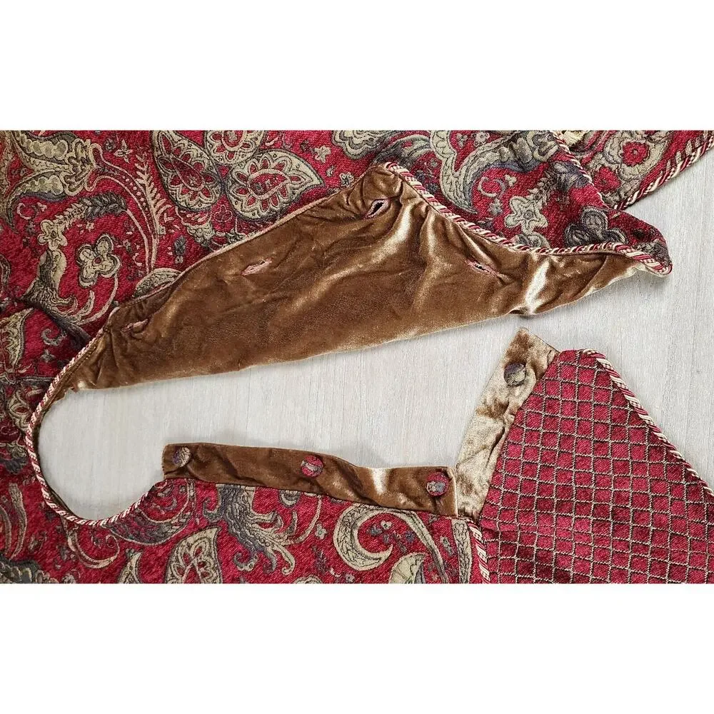 Bella Rose Christmas Tree Skirt Design By Chateau Red and Gold Pattern